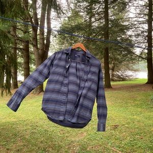 Men’s Gap button-down lived in shirt S